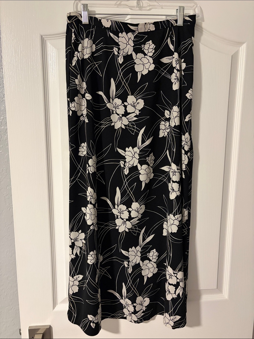 Women's Black Floral Midi Skirt - Elegant Monochrome Print